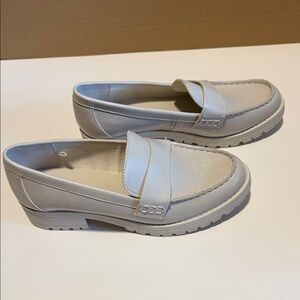 Old Navy Cream Loafers for Women